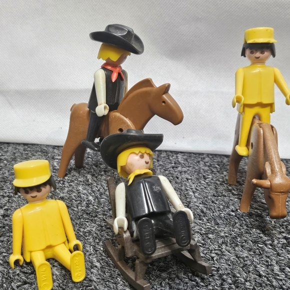 Vintage Cowboys & Indians Playmobil Figurines 27 Pieces + - Picture 3 of 9